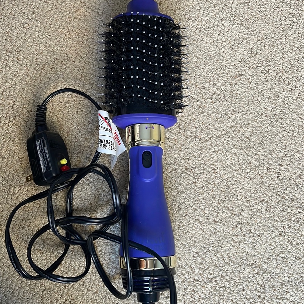 HOT TOOLS round brush